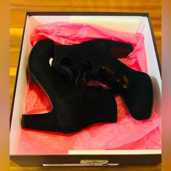 SOLD-NWT Chie Mihara Black Suede Lace-Up Cutout Heeled Booties – EU 36.5 - Picture 6 of 9